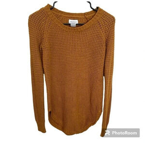 Arizona Jean Co. Knit Sweater. Woman’s size Small. Crew neck long sleeve.